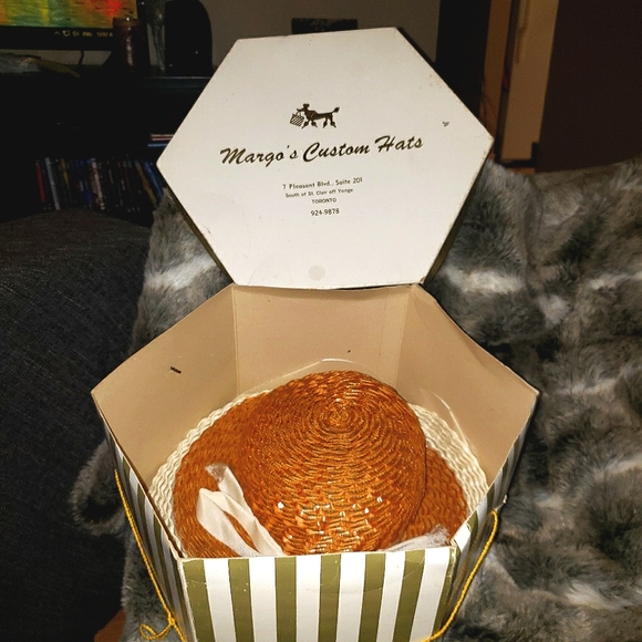 Vintage Lady's Hat custom made by Macy's Hats in the lare 50's - mid 60's - Picture 1 of 7